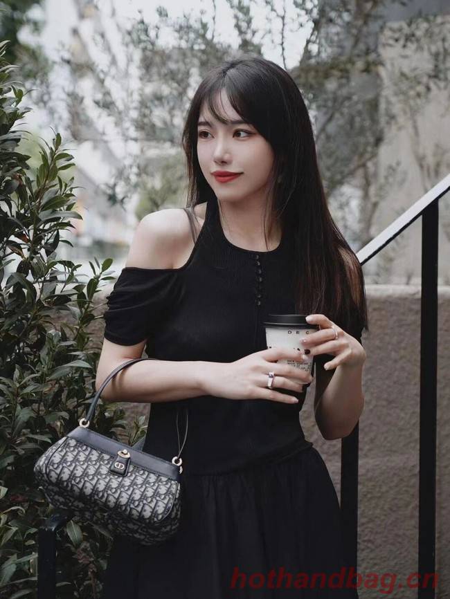 SMALL DIOR KEY BAG Blue Dior Oblique Jacquard M1844O