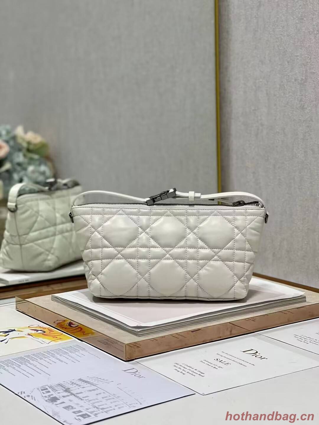 MEDIUM DIORTRAVEL NOMAD POUCH Lambskin S5554O Latte