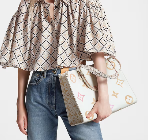 Louis Vuitton OnTheGo MM M22975 Beige Louis Vuitton OnTheGo MM M22975 Beige