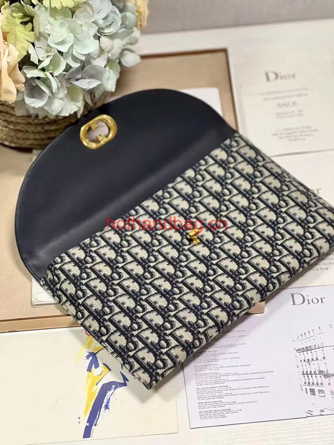 30 MONTAIGNE AVENUE POUCH WITH FLAP Blue Dior Oblique Jacquard S2191UTZQ 30 MONTAIGNE AVENUE POUCH WITH FLAP Blue Dior Oblique Jacquard S2191UTZQ