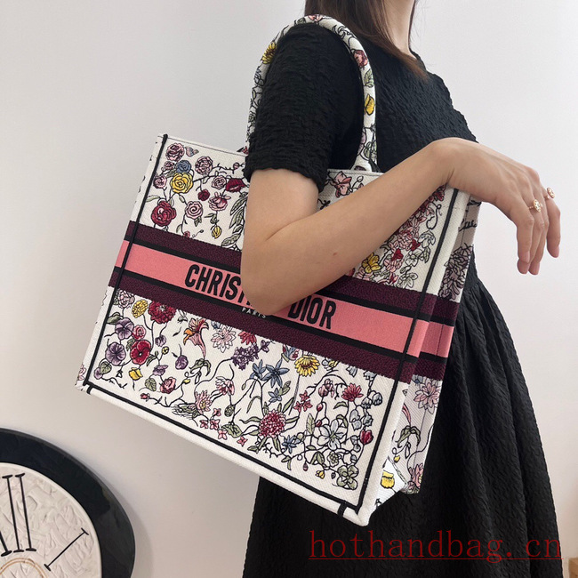 LARGE DIOR BOOK TOTE White Multicolor Florilegio Embroidery M1286ZEMF LARGE DIOR BOOK TOTE White Multicolor Florilegio Embroidery M1286ZEMF