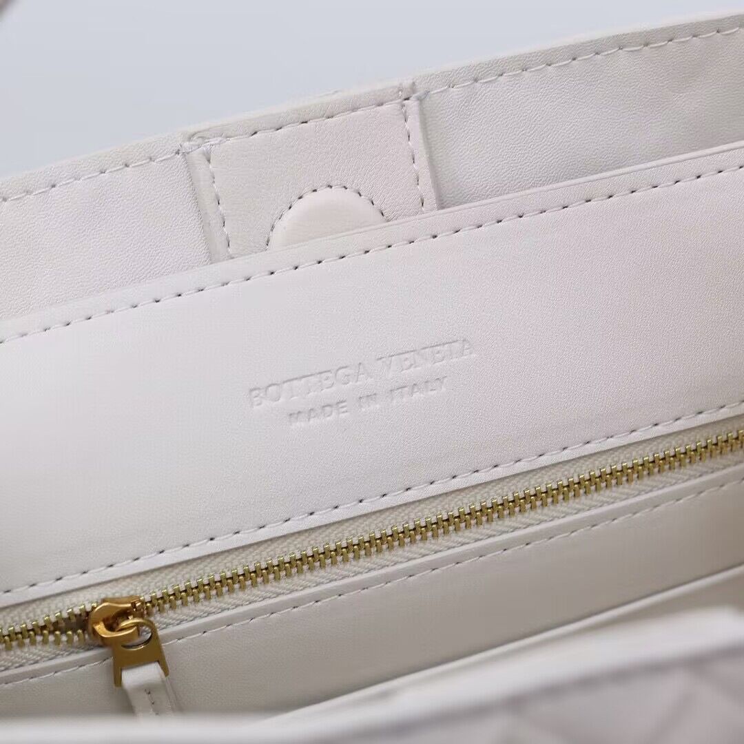 Bottega Veneta Andiamo Small Intrecciato Leather Tote 743572 White Bottega Veneta Andiamo Small Intrecciato Leather Tote 743572 White