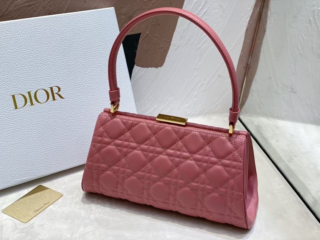DIOR CARO COLLE NOIRE CLUTCH Cannage Lambskin C0688 pink DIOR CARO COLLE NOIRE CLUTCH Cannage Lambskin C0688 pink