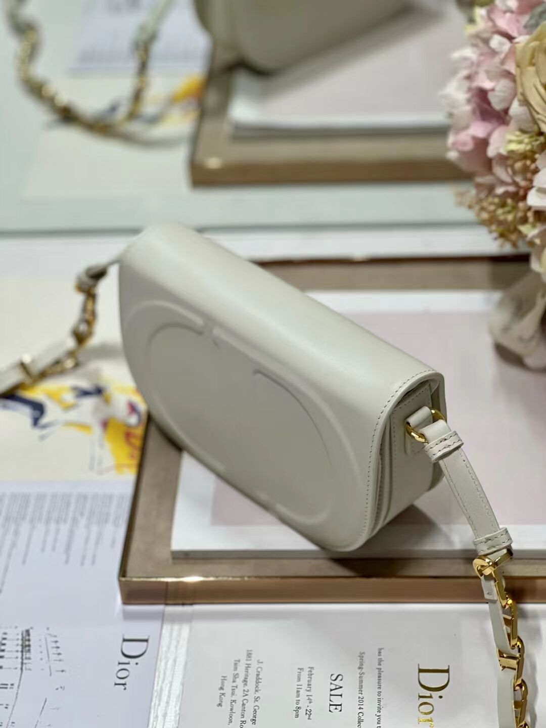 DIOR CD SIGNATURE BAG WITH STRAP white CD-Embossed Box Calfskin M9280UZ DIOR CD SIGNATURE BAG WITH STRAP white CD-Embossed Box Calfskin M9280UZ