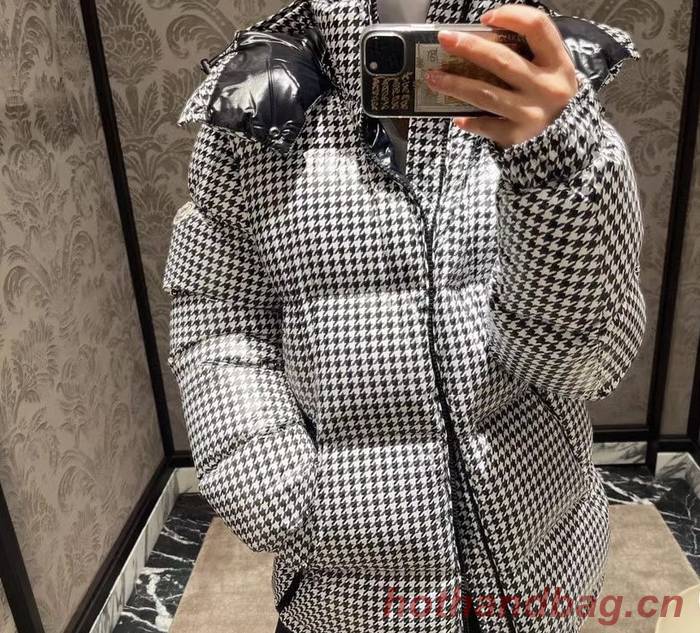 Moncler Top Quality Couple Down Coat MOY00213 Moncler Top Quality Couple Down Coat MOY00213