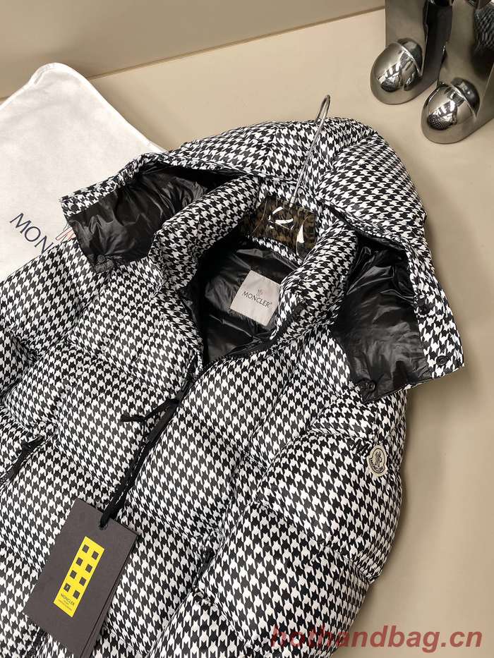 Moncler Top Quality Couple Down Coat MOY00213 Moncler Top Quality Couple Down Coat MOY00213