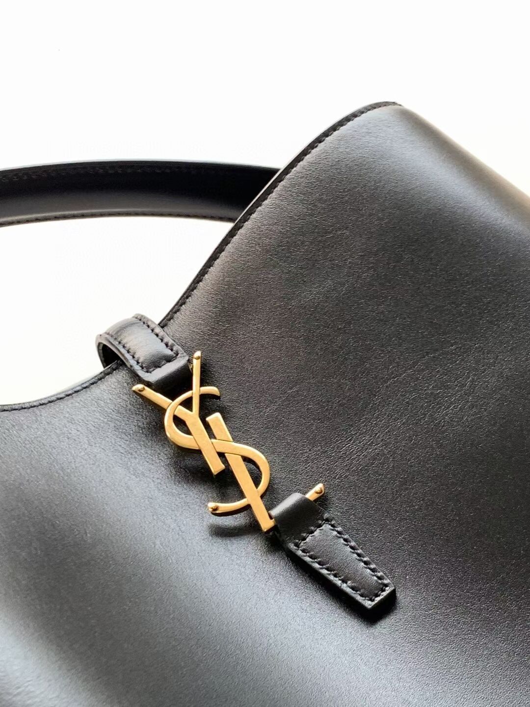 SAINT LAURENT LE 37 IN SHINY LEATHER 7428282 BLACK SAINT LAURENT LE 37 IN SHINY LEATHER 7428282 BLACK