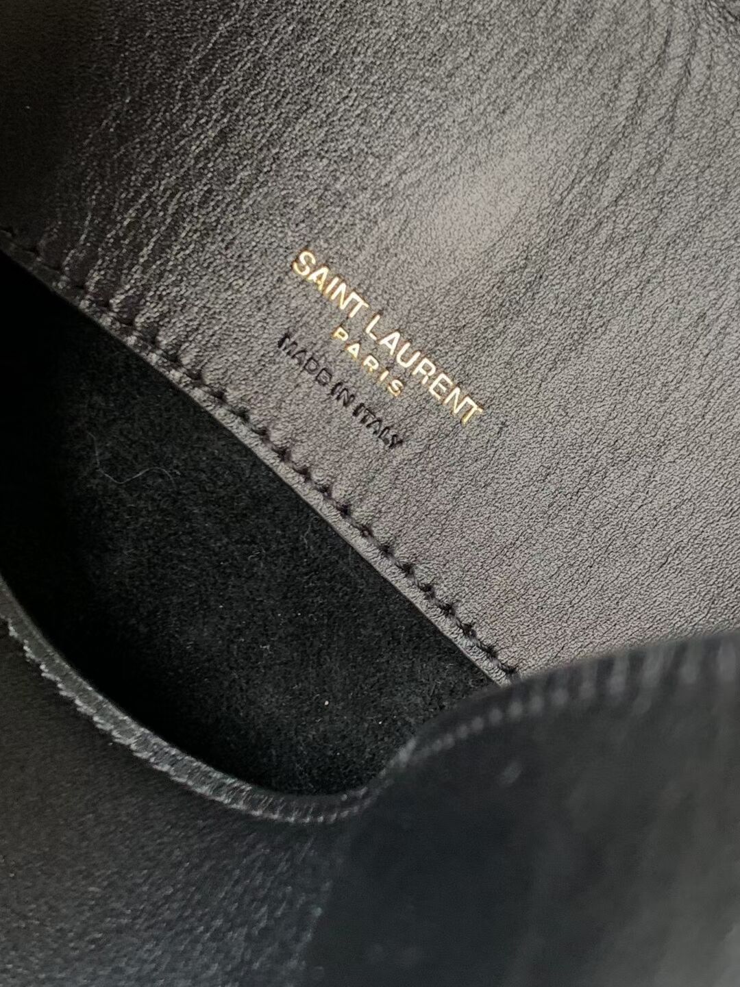 SAINT LAURENT LE 37 IN SHINY LEATHER 7428282 BLACK SAINT LAURENT LE 37 IN SHINY LEATHER 7428282 BLACK