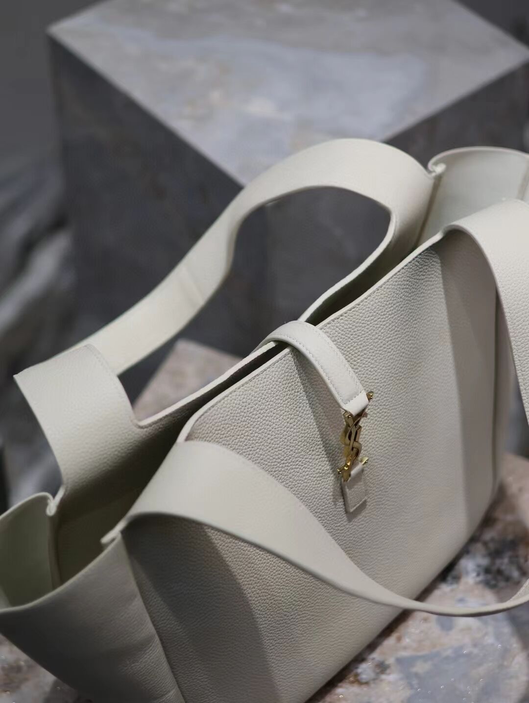 SAINT LAURENT BEA IN GRAINED LEATHER 763435 WHITE SAINT LAURENT BEA IN GRAINED LEATHER 763435 WHITE