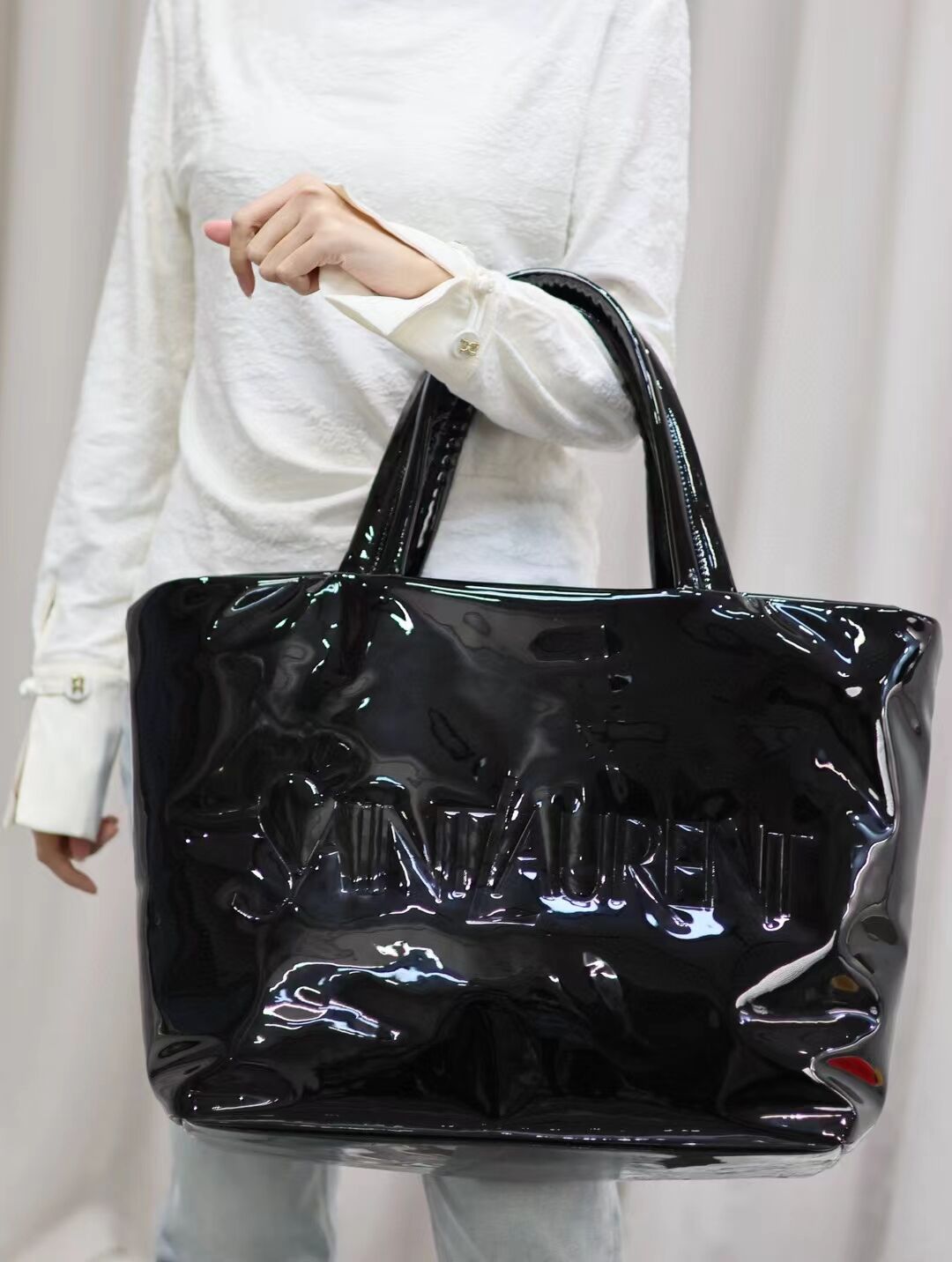 SAINT LAURENT MAXI TOTE IN PATENT CANVAS 756269 BLACK SAINT LAURENT MAXI TOTE IN PATENT CANVAS 756269 BLACK