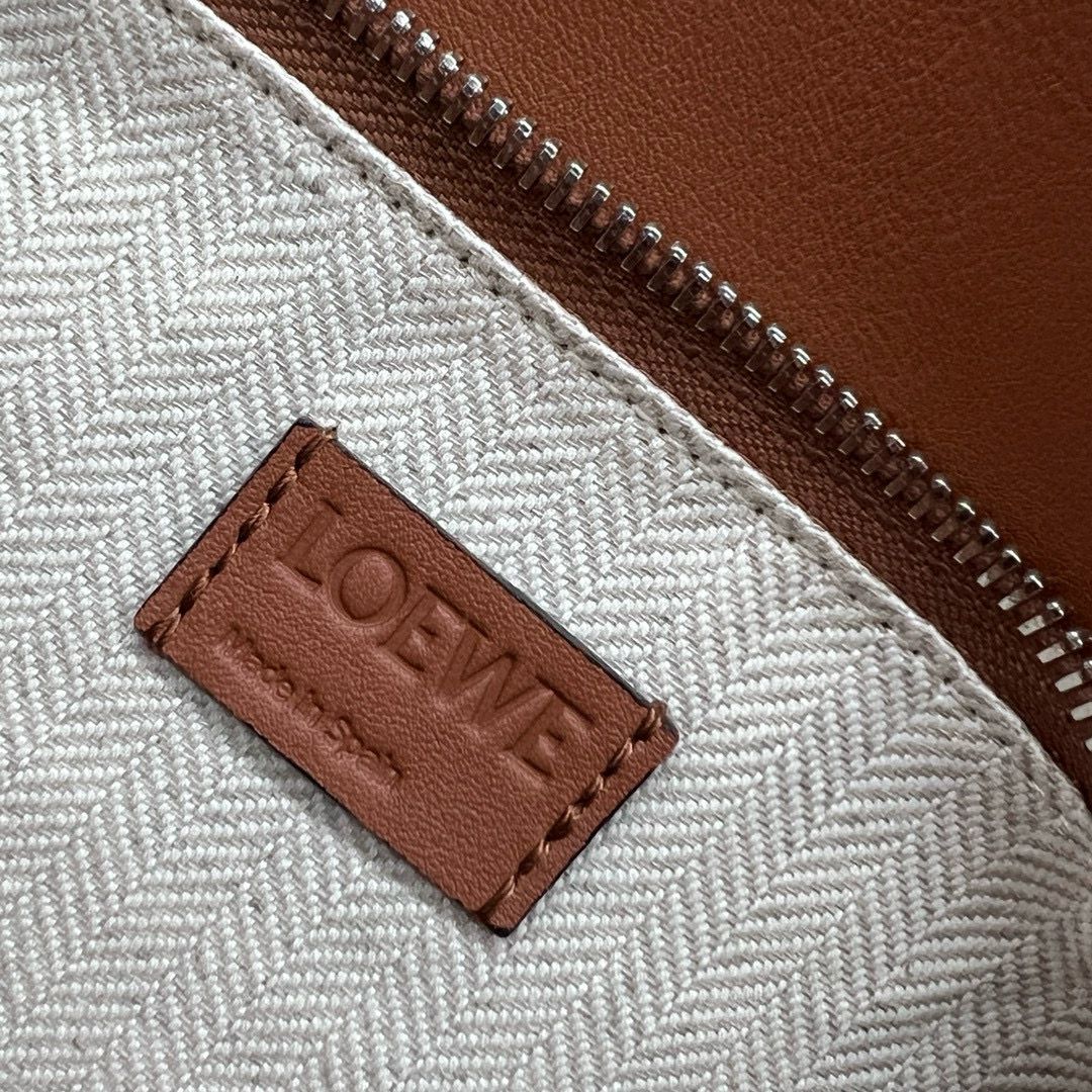 Loewe Small Puzzle Bag Original Leather 62324 brown Loewe Small Puzzle Bag Original Leather 62324 brown