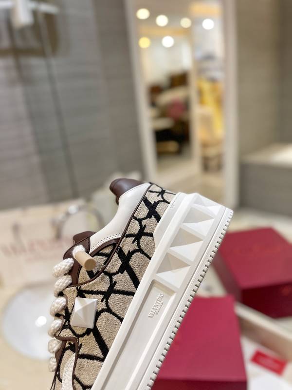 Valentino Couple Shoes VOS00554 Valentino Couple Shoes VOS00554