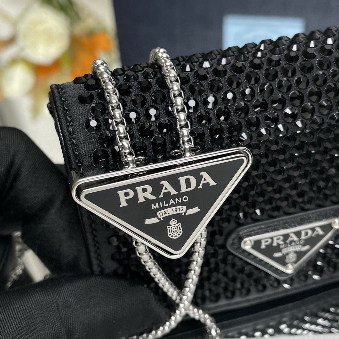 Prada Duchesse card holder with shoulder strap 1MR024 black Prada Duchesse card holder with shoulder strap 1MR024 black