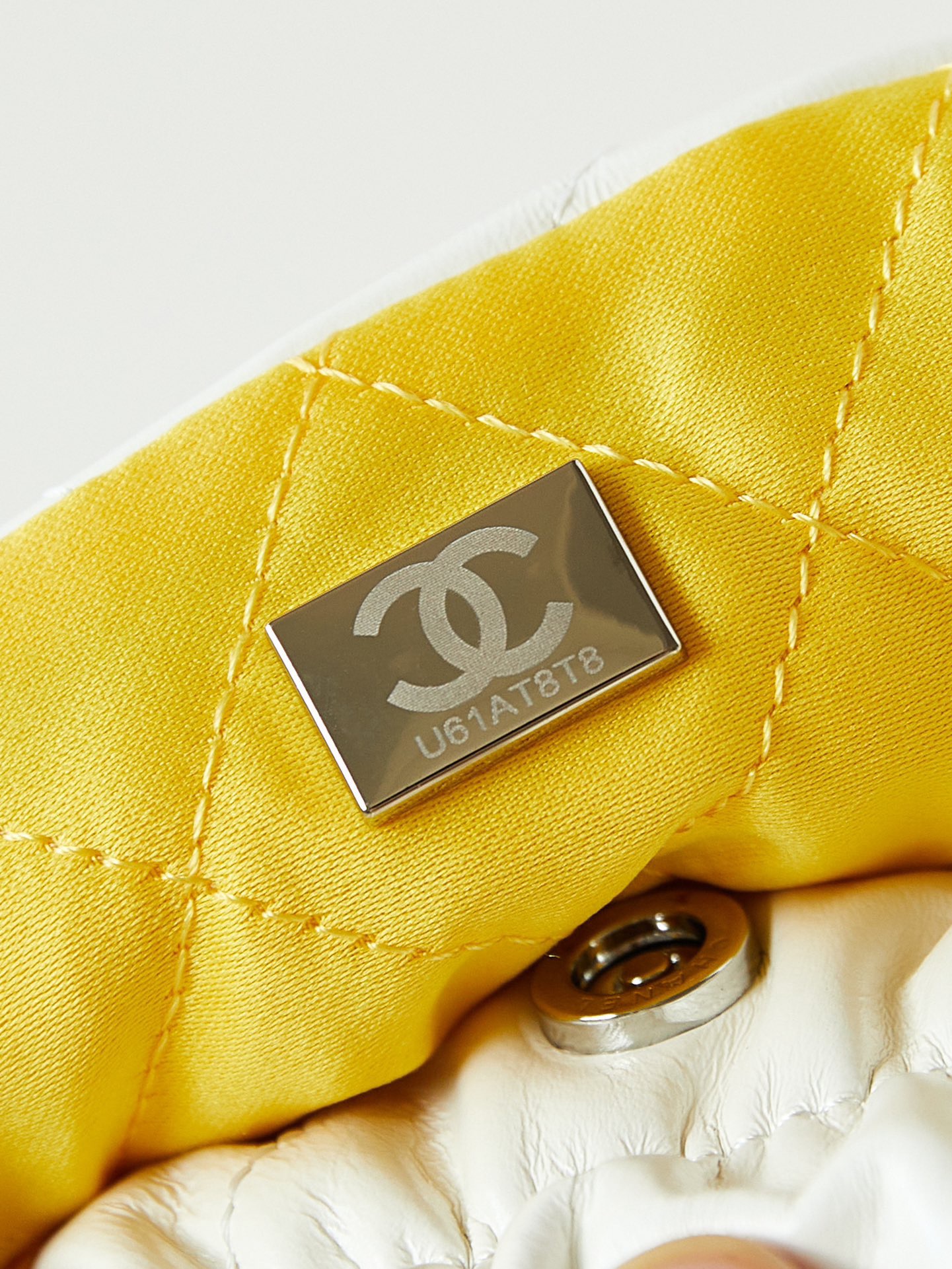 CHANEL 22 MINI HANDBAG AS3980 White & Light yellow CHANEL 22 MINI HANDBAG AS3980 White & Light yellow