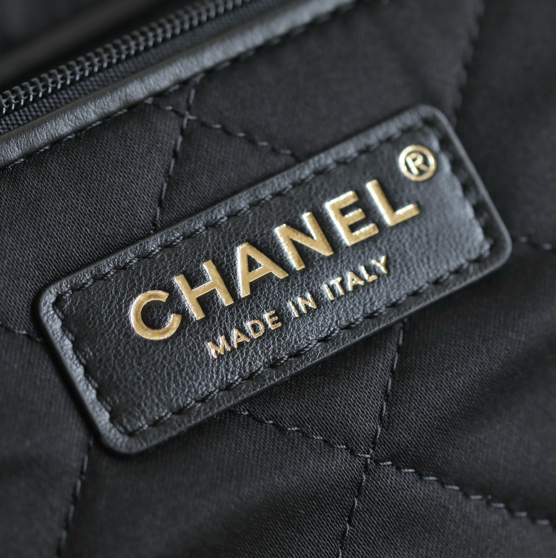 CHANEL 22 HANDBAG AS3260 White & Black CHANEL 22 HANDBAG AS3260 White & Black