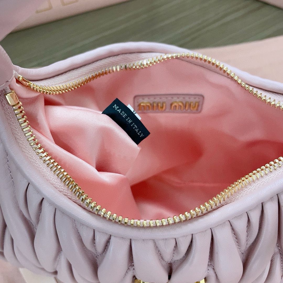 Miu Miu Wander Matelasse Original Sheepskin Bag 5BC125 Light Purple Miu Miu Wander Matelasse Original Sheepskin Bag 5BC125 Light Purple