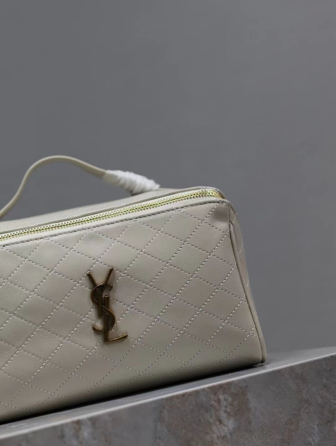 SAINT LAURENT GABY VANITY BAG IN LAMBSKIN Y875317 WHITE SAINT LAURENT GABY VANITY BAG IN LAMBSKIN Y875317 WHITE