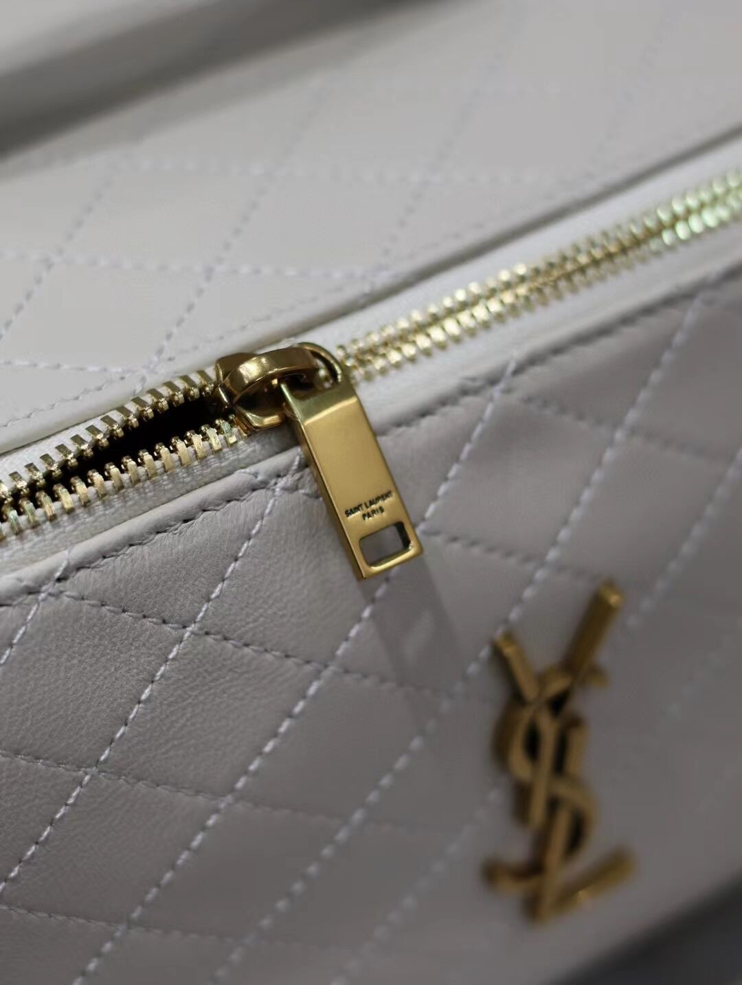 SAINT LAURENT GABY VANITY BAG IN LAMBSKIN Y875317 WHITE SAINT LAURENT GABY VANITY BAG IN LAMBSKIN Y875317 WHITE