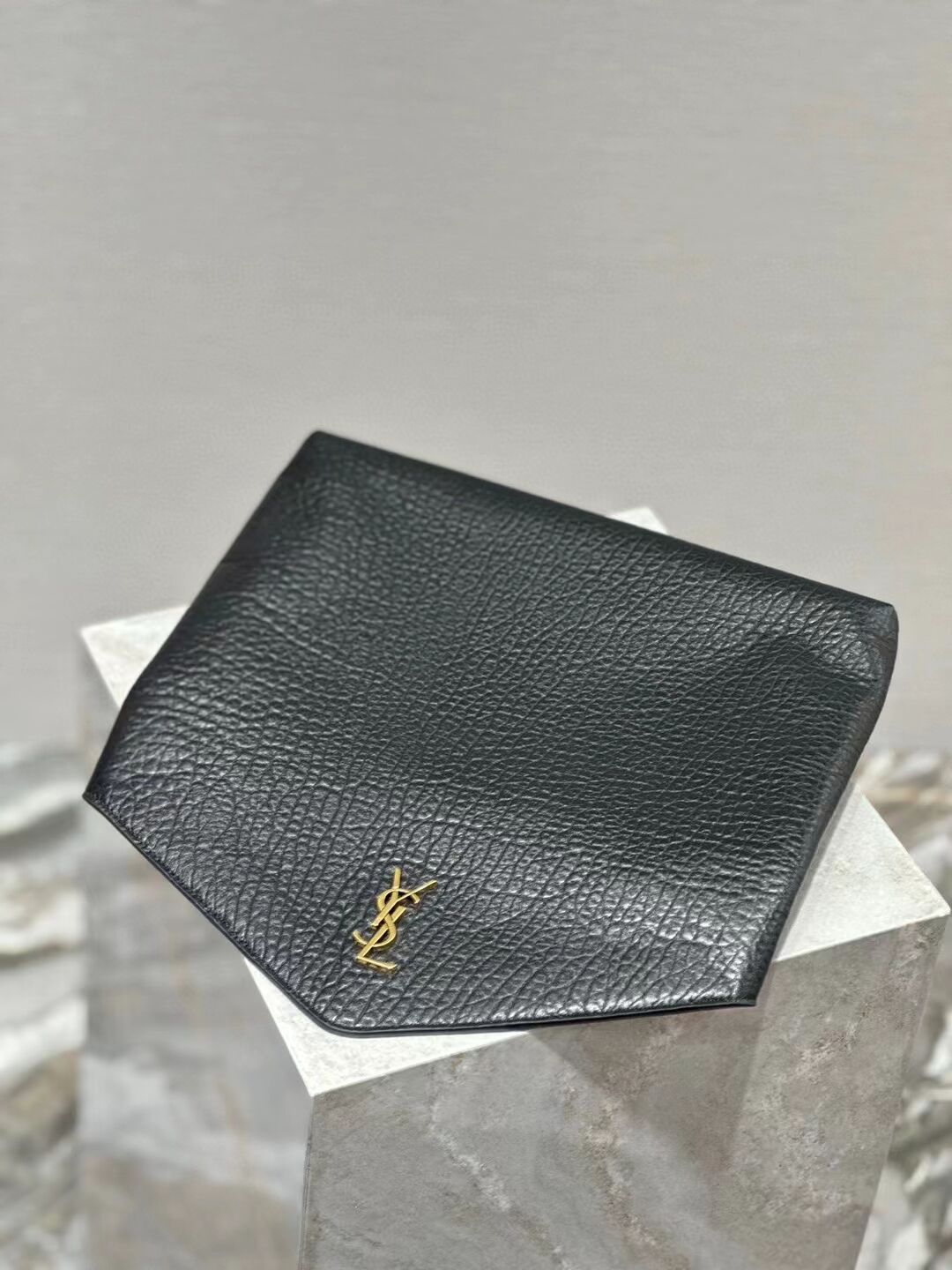 SAINT LAUREN CASSANDRE LARGE ENVELOPE POUCH IN LAMBSKIN 778181 BLACK SAINT LAUREN CASSANDRE LARGE ENVELOPE POUCH IN LAMBSKIN 778181 BLACK
