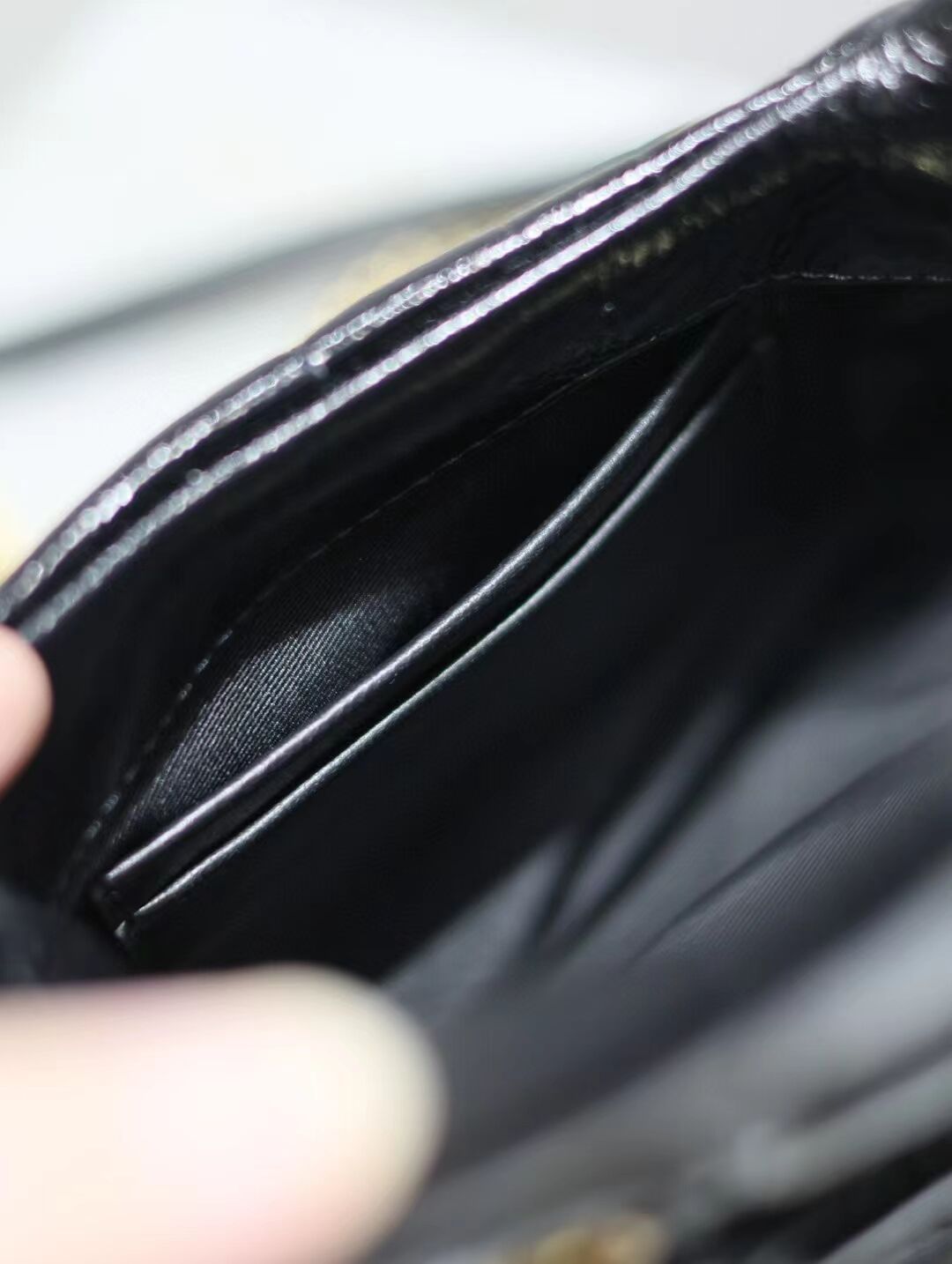 SAINT LAUREN PUFFER SMALL CHAIN BAG IN PATENT Y779223 BLACK SAINT LAUREN PUFFER SMALL CHAIN BAG IN PATENT Y779223 BLACK