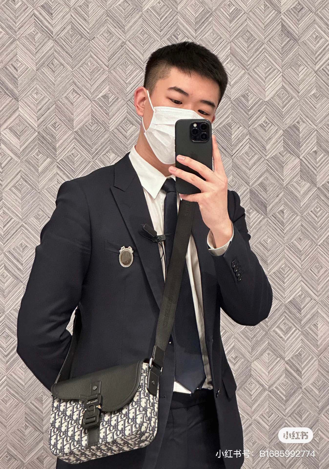 Dior Oblique Saddle Messenger Bag With Shoulder Strap D3090 Dior Oblique Saddle Messenger Bag With Shoulder Strap D3090