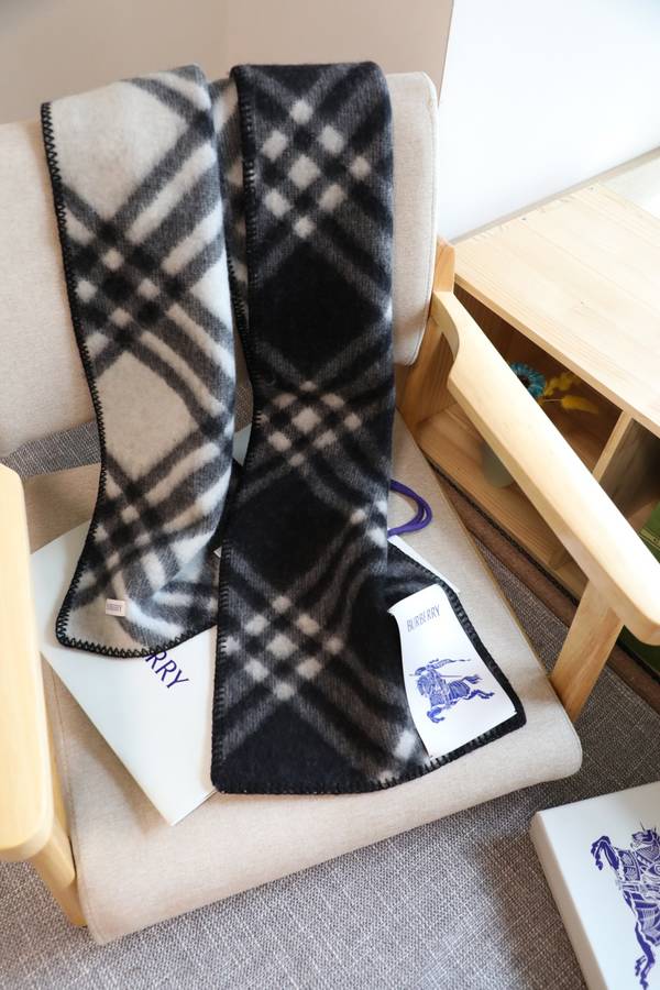 Burberry Scarf BBC00174 Burberry Scarf BBC00174