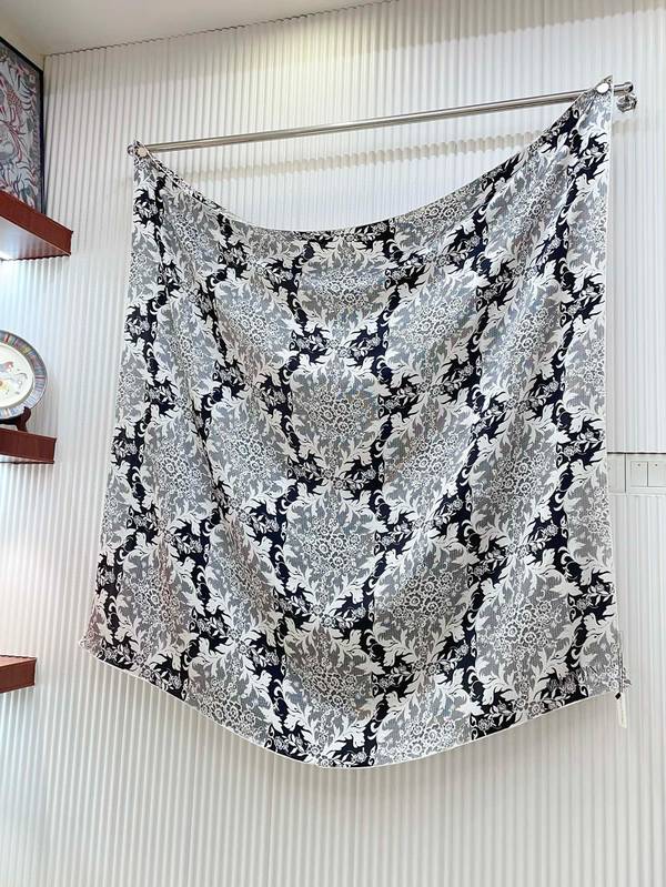 Valentino Scarf VOC00001 Valentino Scarf VOC00001