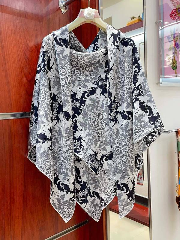 Valentino Scarf VOC00001 Valentino Scarf VOC00001