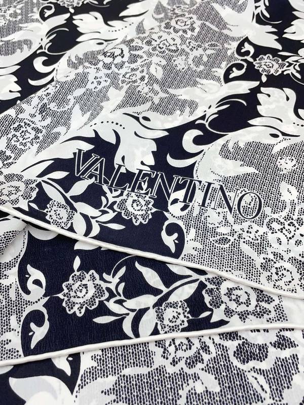 Valentino Scarf VOC00001 Valentino Scarf VOC00001