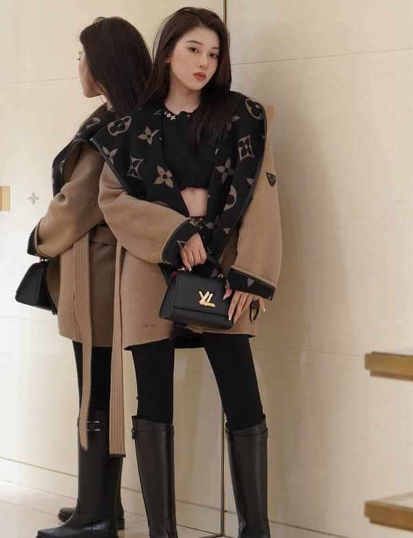 Louis Vuitton Top Quality Overcoat LVY00040 Louis Vuitton Top Quality Overcoat LVY00040