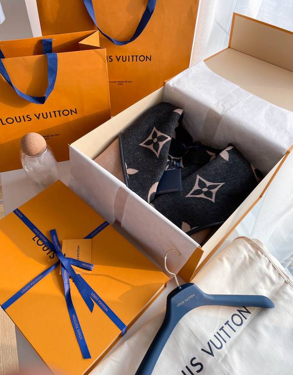 Louis Vuitton Top Quality Overcoat LVY00040 Louis Vuitton Top Quality Overcoat LVY00040