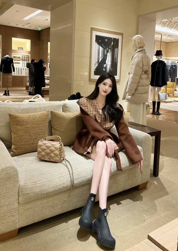 Louis Vuitton Top Quality Overcoat LVY00041 Louis Vuitton Top Quality Overcoat LVY00041