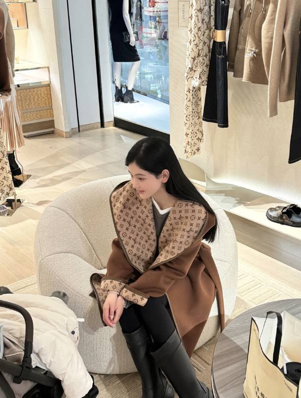 Louis Vuitton Top Quality Overcoat LVY00041 Louis Vuitton Top Quality Overcoat LVY00041