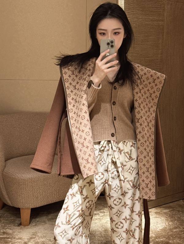 Louis Vuitton Top Quality Overcoat LVY00041 Louis Vuitton Top Quality Overcoat LVY00041