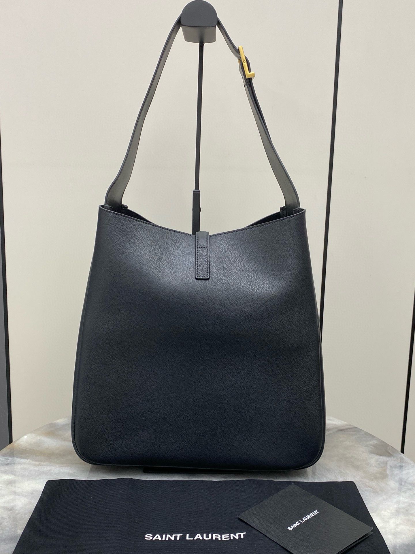 SAINT LAURENT LE 5 A 7 SUPPLE LARGE IN GRAINED LEATHER HOBO BAG 753837 black SAINT LAURENT LE 5 A 7 SUPPLE LARGE IN GRAINED LEATHER HOBO BAG 753837 black