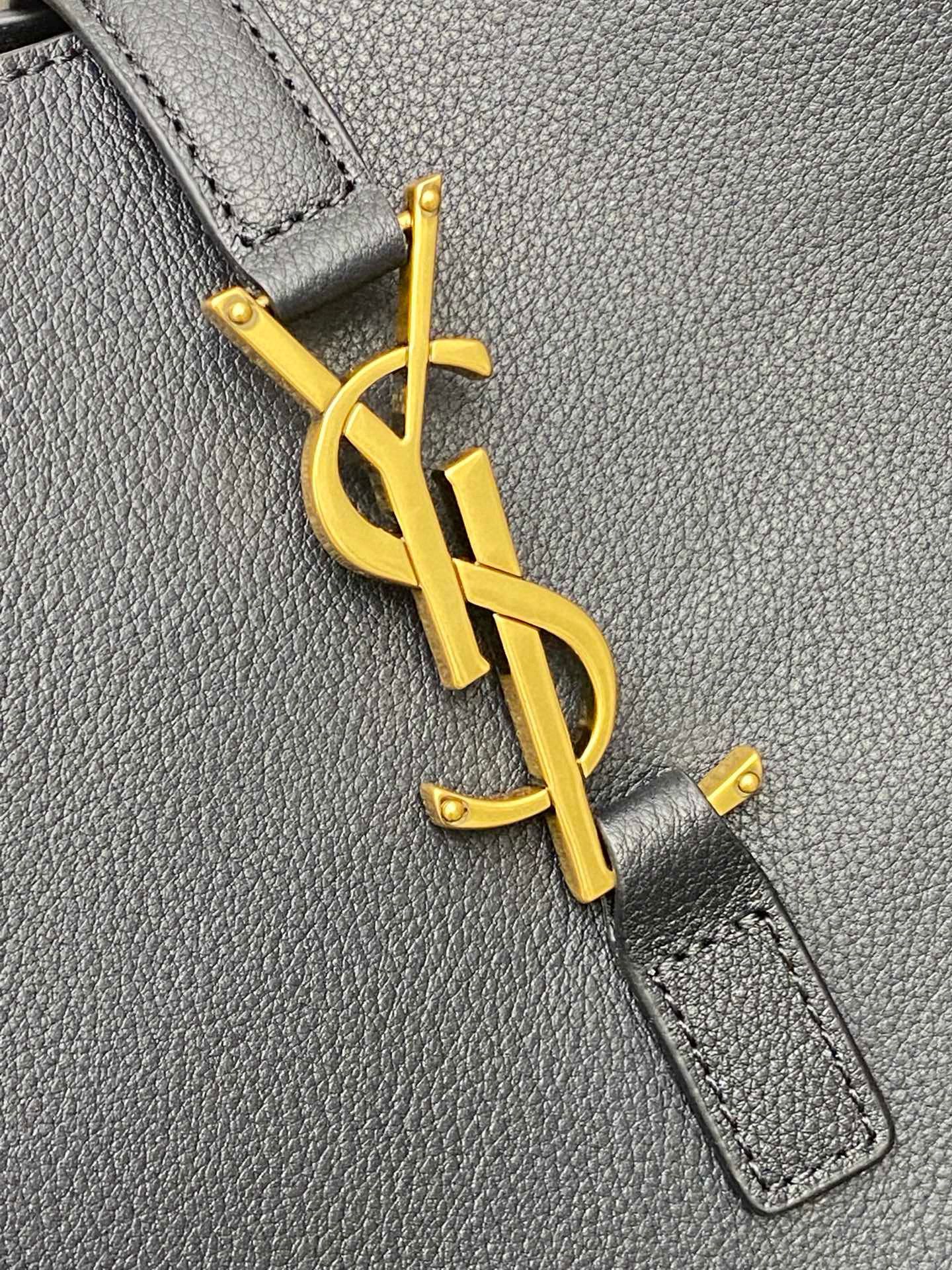 SAINT LAURENT LE 5 A 7 SUPPLE LARGE IN GRAINED LEATHER HOBO BAG 753837 black SAINT LAURENT LE 5 A 7 SUPPLE LARGE IN GRAINED LEATHER HOBO BAG 753837 black