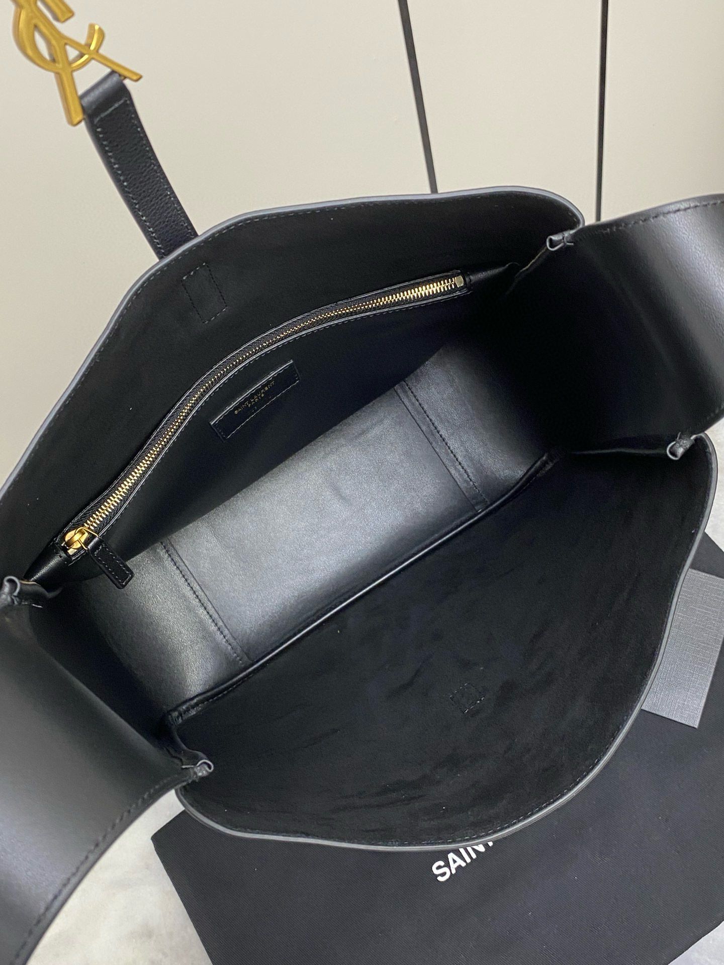 SAINT LAURENT LE 5 A 7 SUPPLE LARGE IN GRAINED LEATHER HOBO BAG 753837 black SAINT LAURENT LE 5 A 7 SUPPLE LARGE IN GRAINED LEATHER HOBO BAG 753837 black