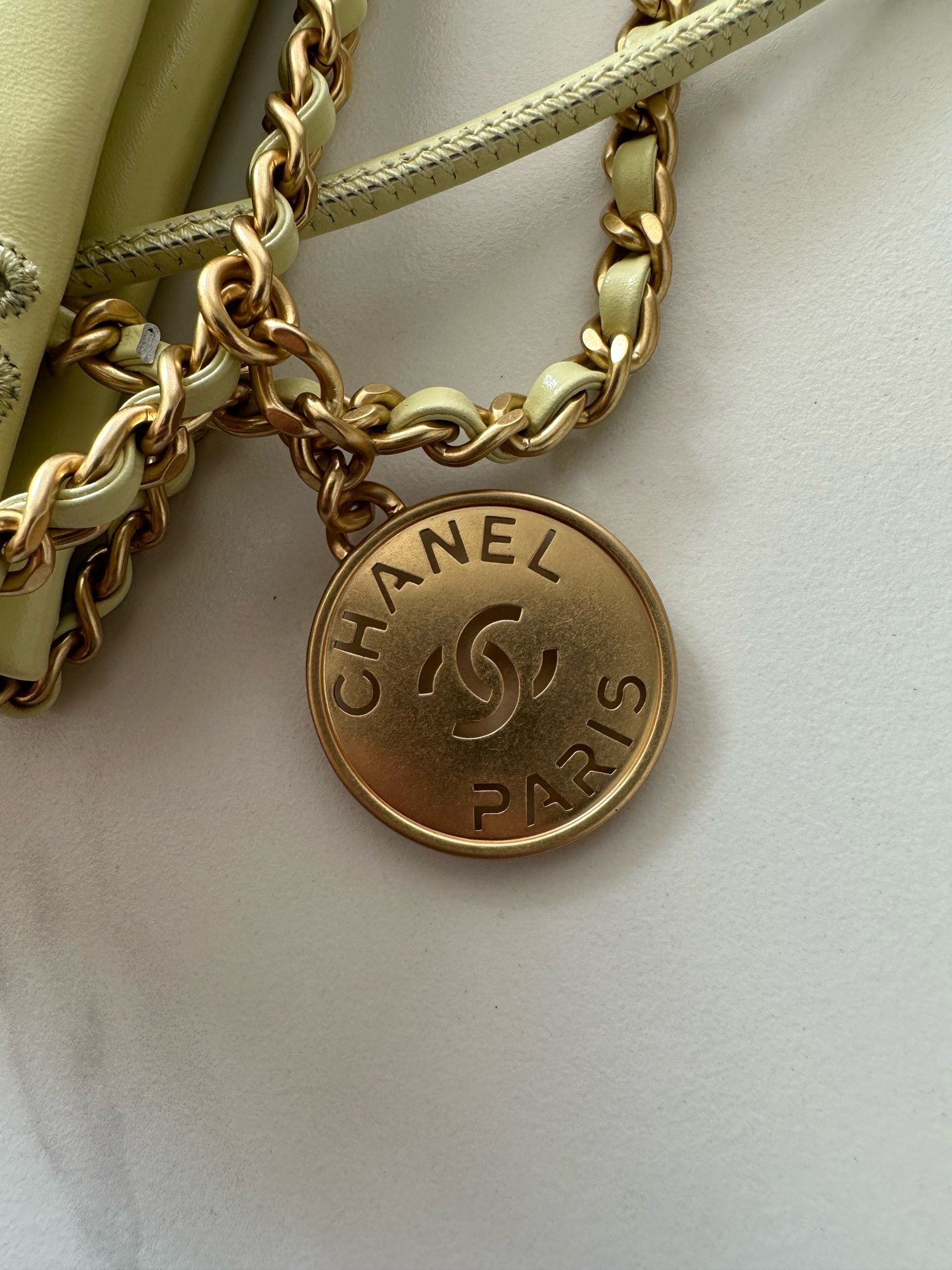 CHANEL 22 SMALL HANDBAG AS3980 LIGHT YELLOW