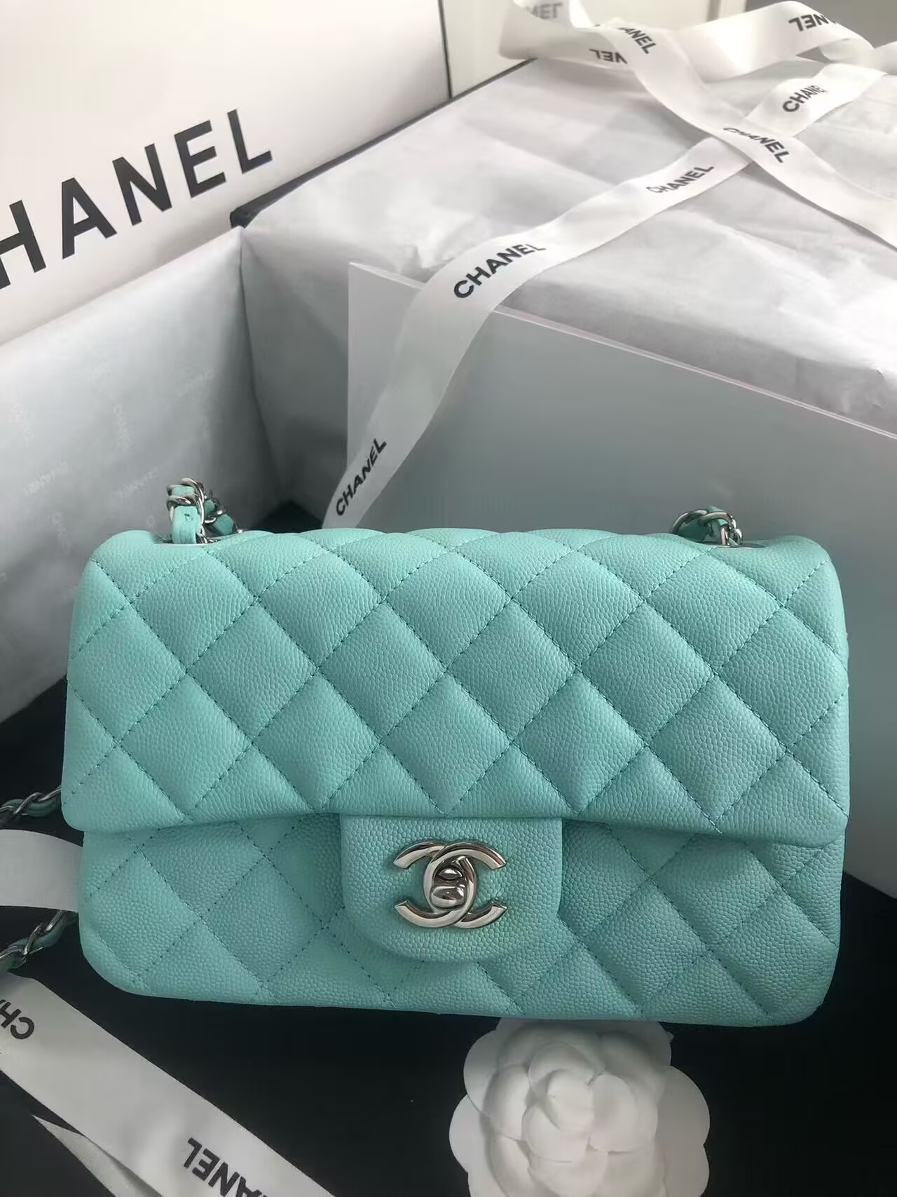 Chanel Flap Shoulder Bag Grained Calfskin Caviar Leather A01116 silver-Tone Metal sky blue Chanel Flap Shoulder Bag Grained Calfskin Caviar Leather A01116 silver-Tone Metal sky blue