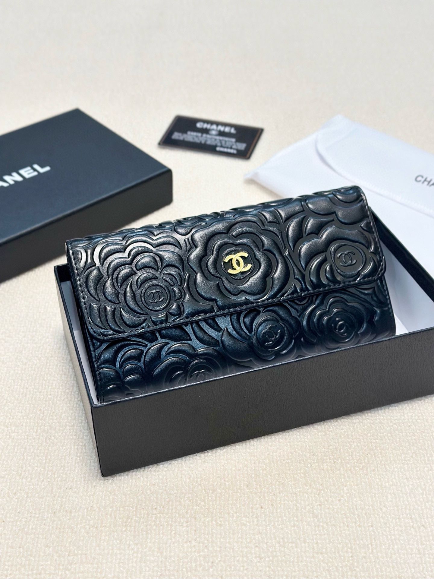 Chanel Original Leather Camellia Wallet C39020 Black Chanel Original Leather Camellia Wallet C39020 Black