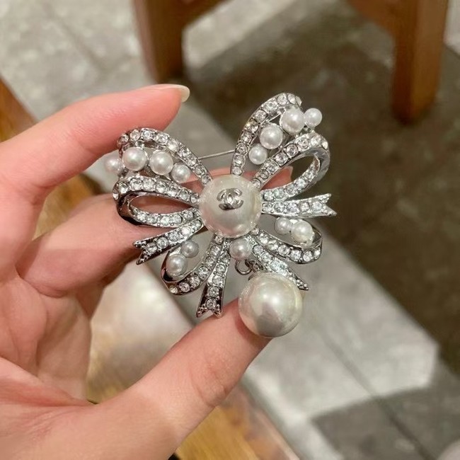 Chanel brooch CE16551
