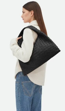 Bottega Veneta Hop Shoulder bag with Intrecciato craftsmanship in calf leather 796262 Black