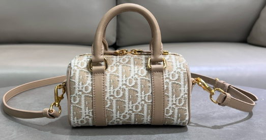 Dior Groove 16 Bag Natural Dior Oblique Jacquard M1363UTZ Dior Groove 16 Bag Natural Dior Oblique Jacquard M1363UTZ