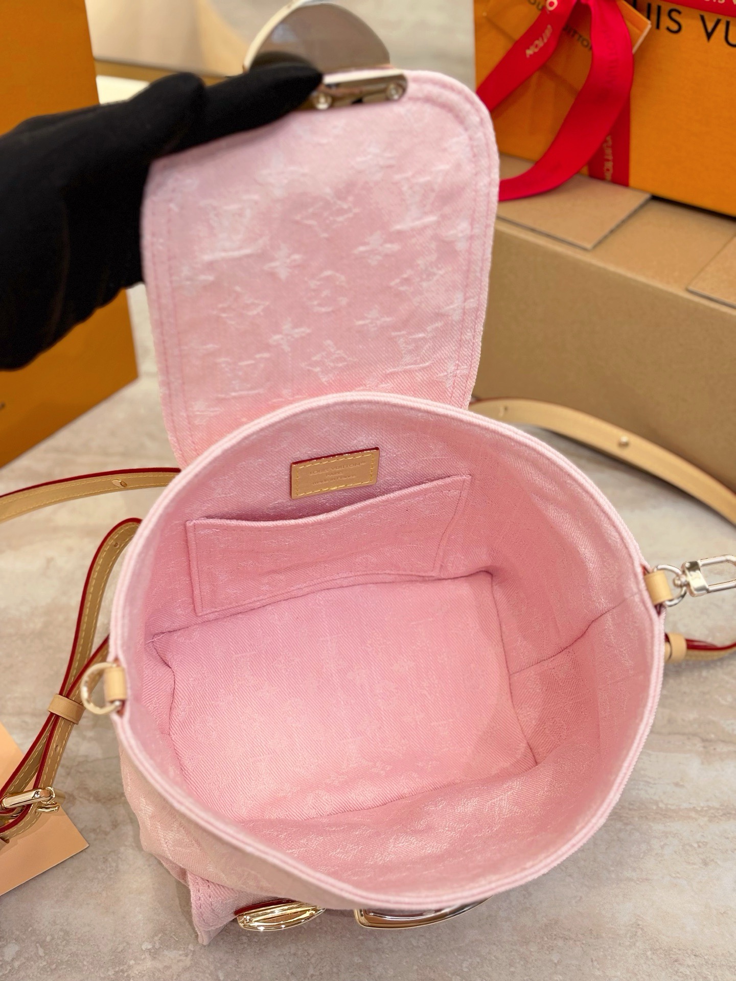 Louis Vuitton Backup M13031 pink