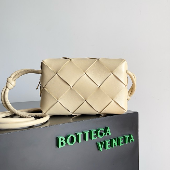 Bottega Veneta Intrecciato Concert Pouch D794258 Cream