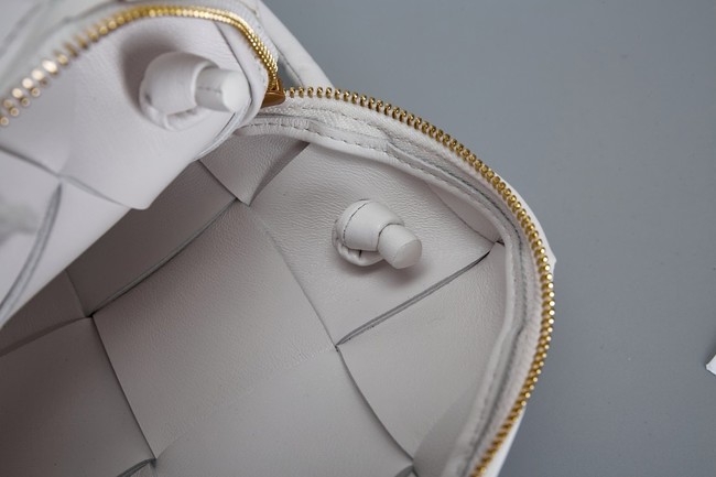 Bottega Veneta Intrecciato Concert Pouch D794258 white