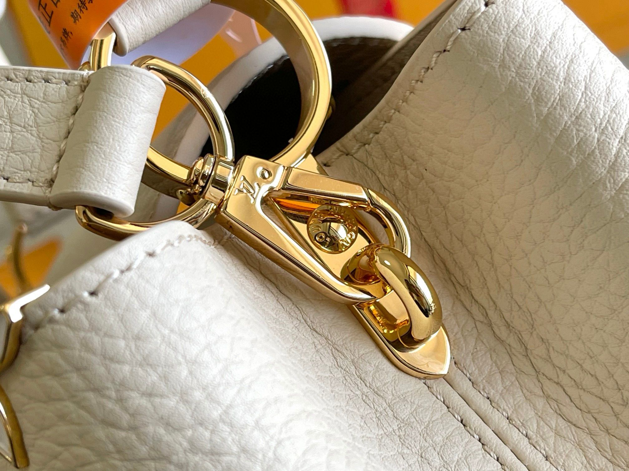 Louis Vuitton Capucines BB Mother Pearl Logo M23766 Off-white Louis Vuitton Capucines BB Mother Pearl Logo M23766 Off-white