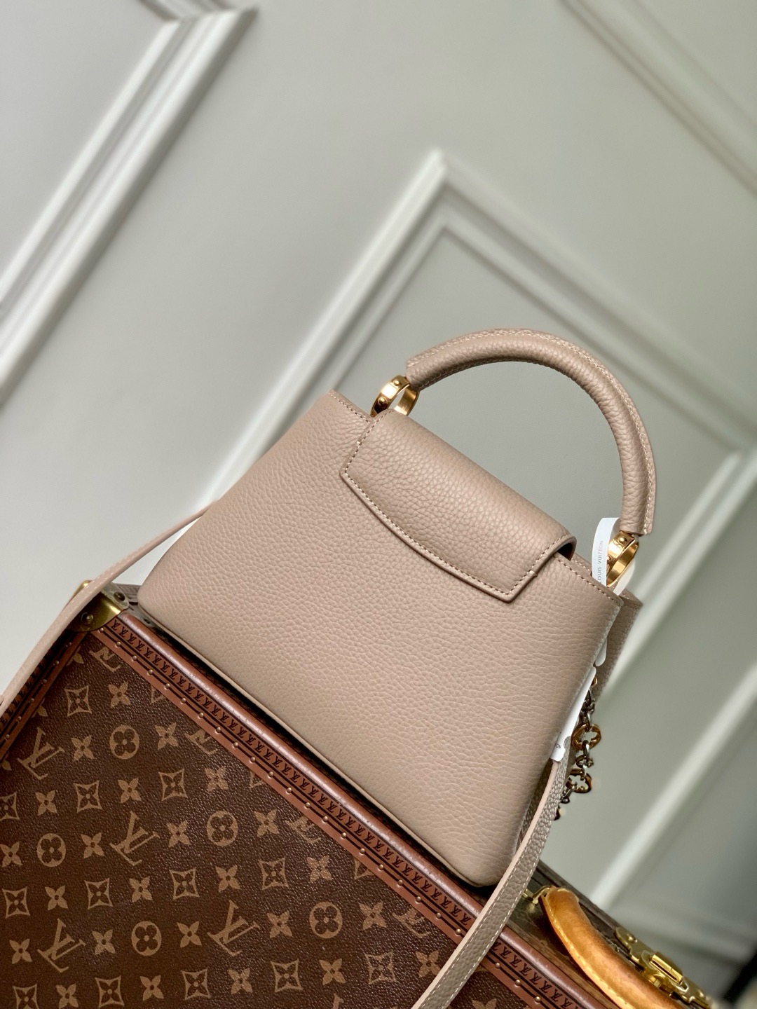 Louis Vuitton Capucines BB M12936 Galet Gray