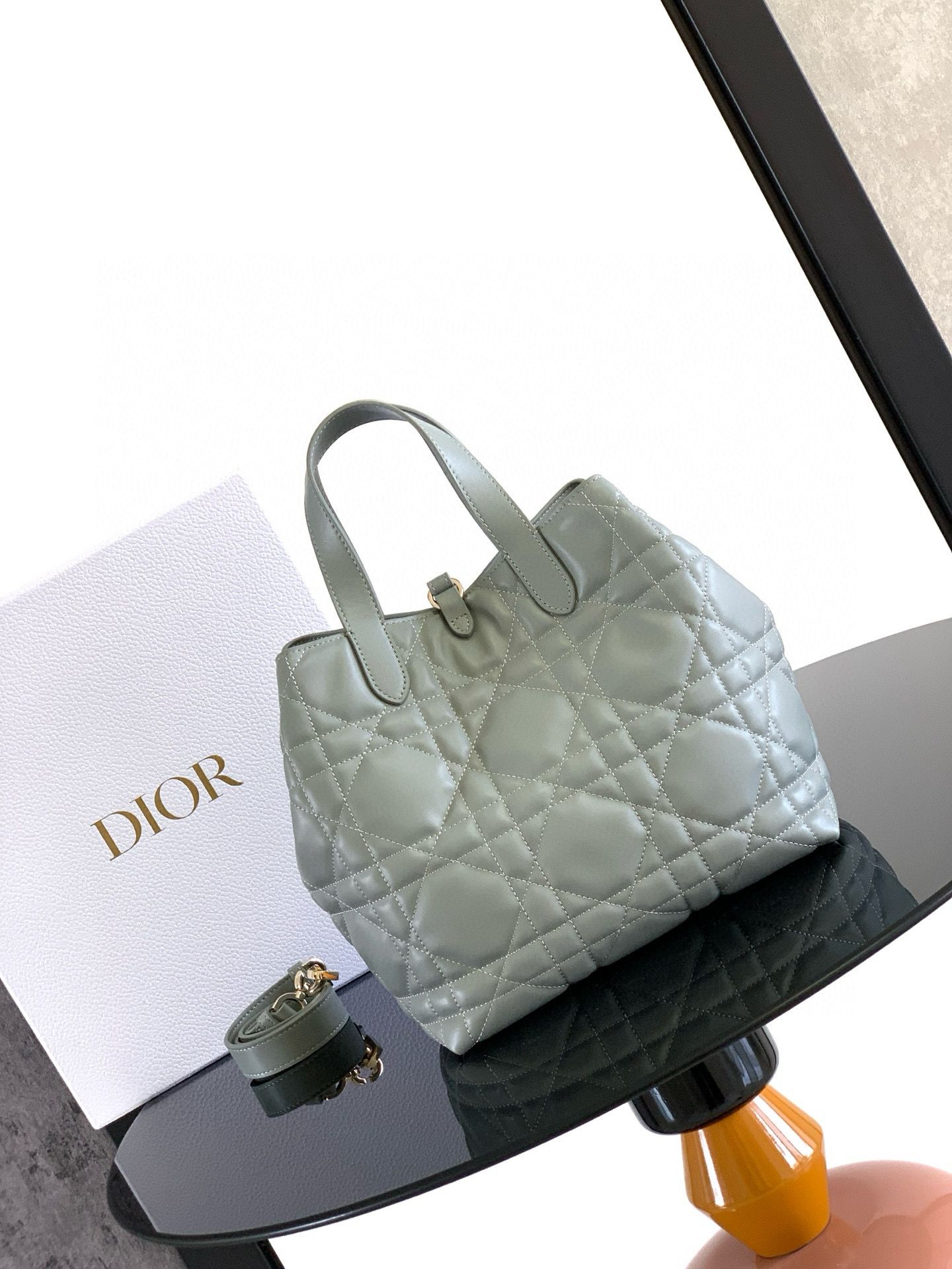 Medium Dior Toujours Vertical Tote Bag Macrocannage Calfskin M2836OSNW Gray Medium Dior Toujours Vertical Tote Bag Macrocannage Calfskin M2836OSNW Gray