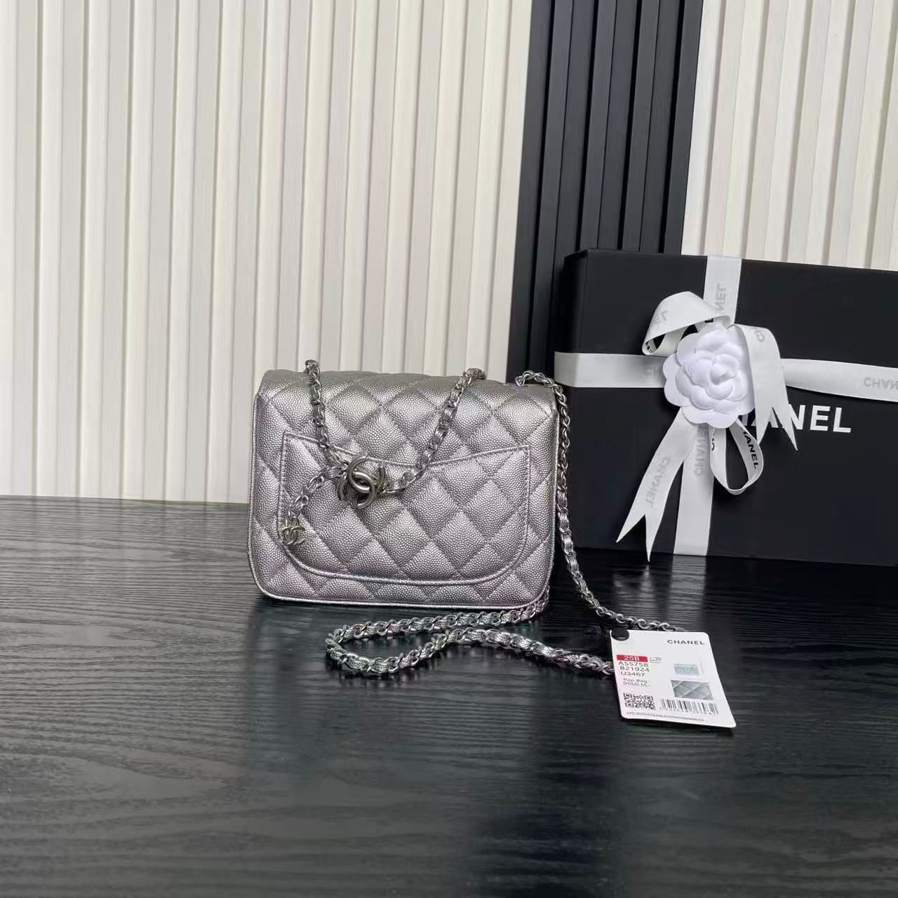 Chanel Mini Flap Bag Original Caviar Leather AS5759 Silver Chanel Mini Flap Bag Original Caviar Leather AS5759 Silver